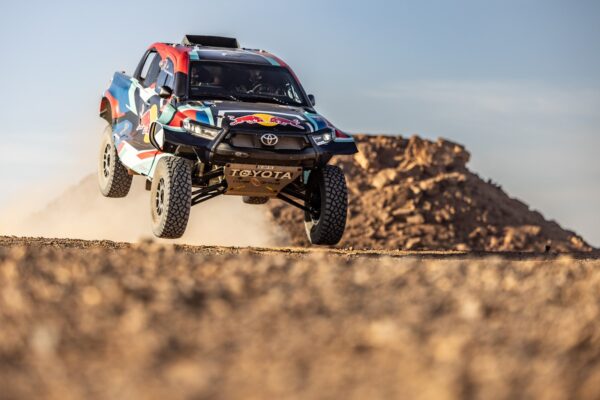 Le Toyota Hilux Overdrive Racing de Guillaume De Méviu pour le Dakar 2024