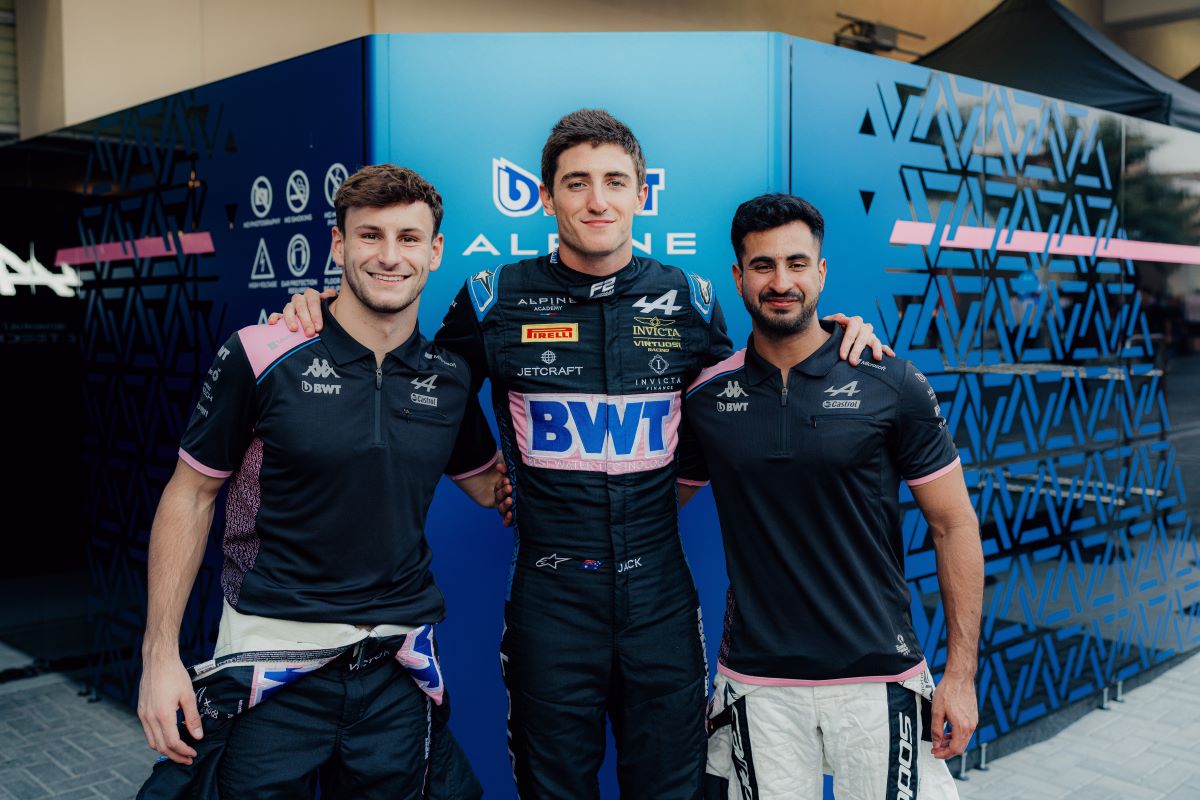 Les pilotes FIA F2 de l'Alpine Academy à Abu Dhabi 2023