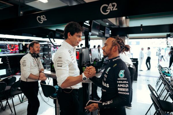 Mercedes annonce à son personnel le départ de Lewis Hamilton