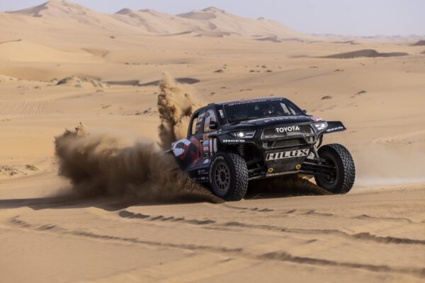 Nouvelle livrée noire pour le Toyota Hilux pour le Dakar 2024