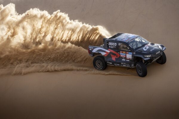 Nouvelle livrée noire pour le Toyota Hilux pour le Dakar 2024