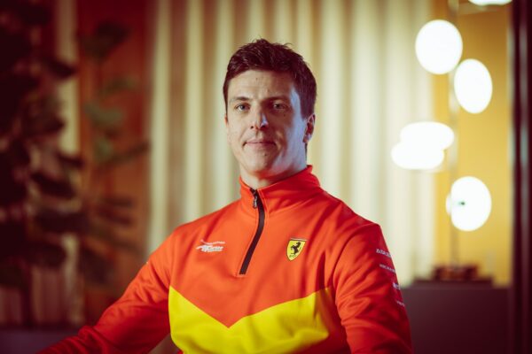 Ferrari prolonge James Calado avec un contrat pluriannuel