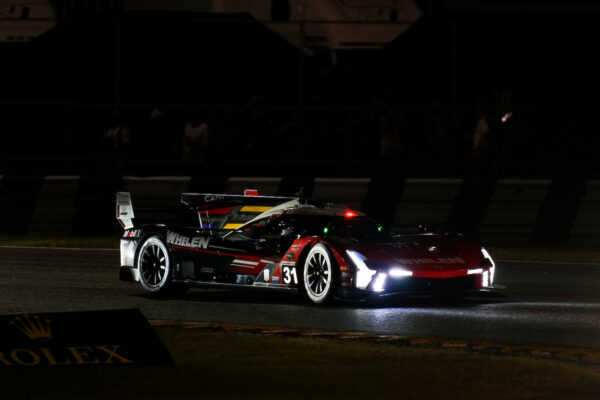 24h Daytona H+18 : La Cadillac #31 en tête, les Porsche en embuscade