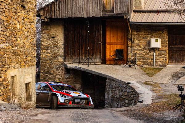 Monte-Carlo, ES14 : Neuville rend les coups et reprend la tête !