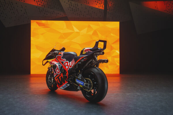 Vue arriere de la KTM RC16 MotoGP 2024