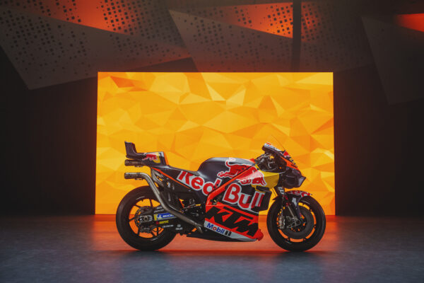 Vue de profil de la KTM RC16 MotoGP 2024