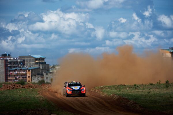 Safari Rally Kenya, ES1 : Neuville leader devant Tänak