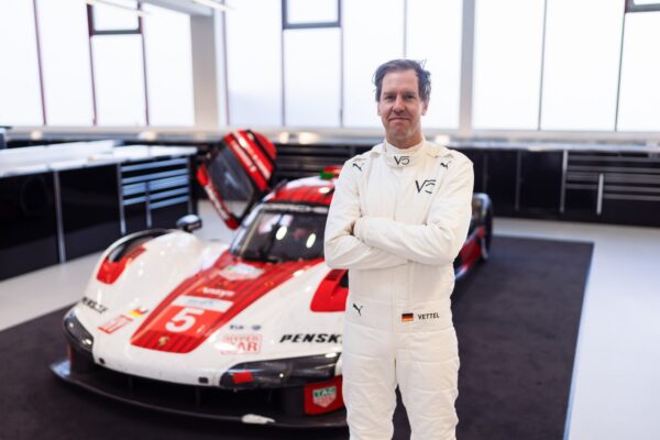 Sebastian Vettel en test au volant d'une Porsche 963