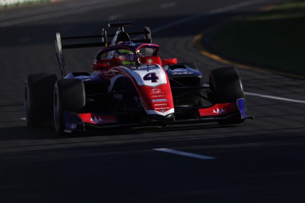 Leonardo Fornaroli réalise la pole position à Melbourne en FIA F3