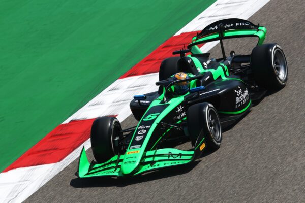Zane Maloney fait le doublé à Bahreïn en FIA F2