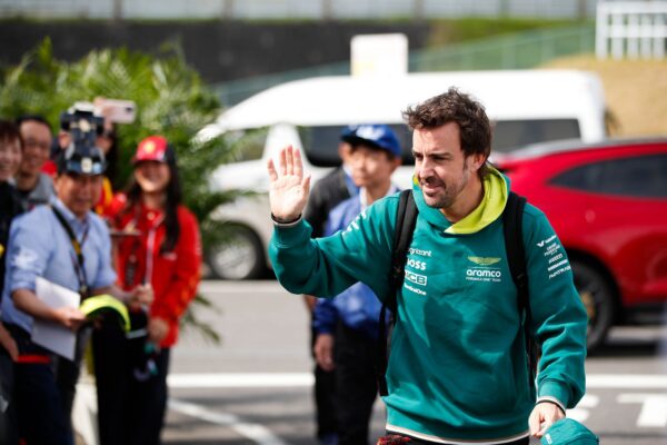 Fernando Alonso prolonge son aventure chez Aston Martin