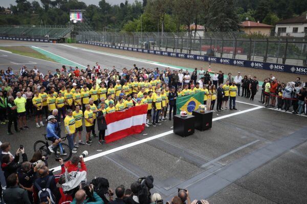 Le paddock F1 rend hommage à Ratzenberger et Senna