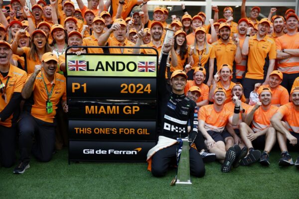 McLaren dédie sa victoire à Gil de Ferran