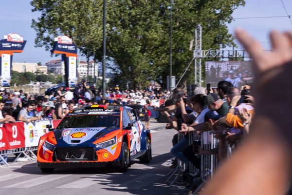 Portugal, ES1 : Neuville premier leader devant Ogier