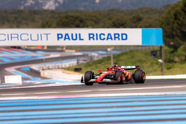 Carlos Sainz en test au Circuit Paul Ricard pour Pirelli