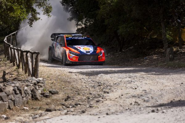 Sardaigne, ES8 : crevaison pour Ogier, Tänak leader !