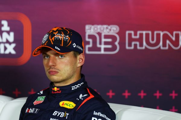 Verstappen brouillon en piste, en colère contre son équipe