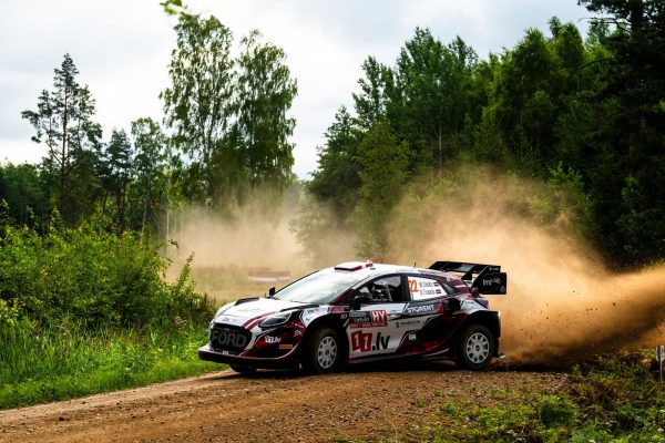 Lettonie, ES4 : Rovanperä en tête, Sesks fait son show !