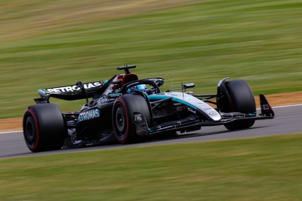 Grande-Bretagne, EL3 : Russell emmène un trio britannique