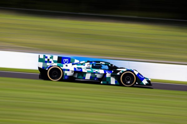 L'Aston Martin AMR-LMH en test