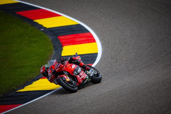 GP d'Allemagne 2024, Course : Francesco Bagnaia s'impose, Jorge Martín à terre