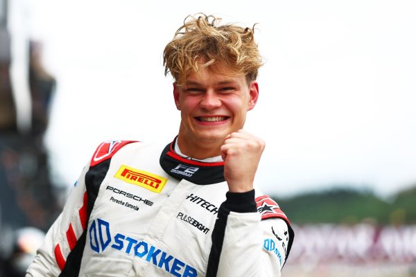 Paul Aron signe la pole position au Qatar en FIA F2