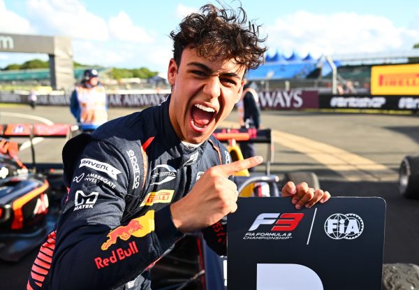 Arvid Lindblad s'offre la pole position en FIA F2 en Espagne