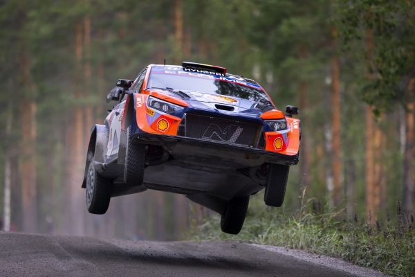 Finlande, ES1 : Neuville, premier leader ce jeudi soir !