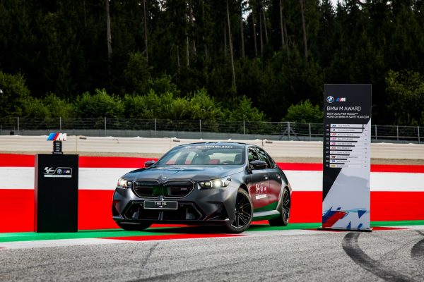 La nouvelle BMW M5 pour le vainqueur du BMW M Award 2024