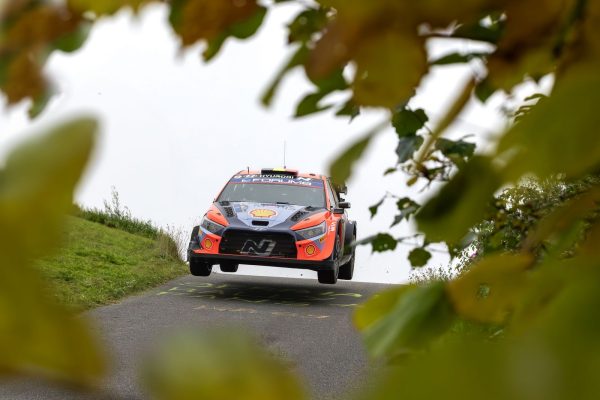 Europe Centrale, ES8 : Neuville creuse l'écart !