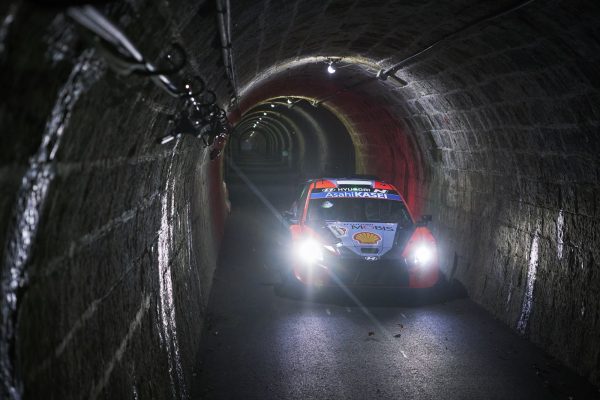 Japon, ES9 : Tänak leader, le titre s'éloigne pour Neuville