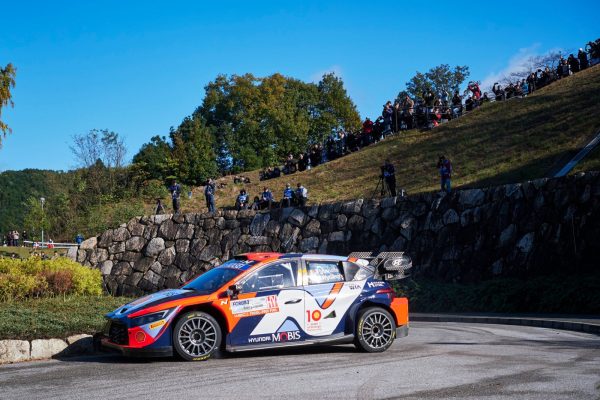 Rallye, ES4 : Evans leader, soucis pour Neuville au ralenti