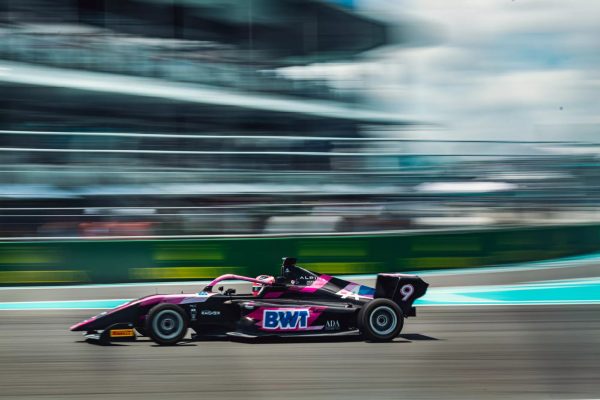F1 Academy : Abbi Pulling en pole position des trois courses