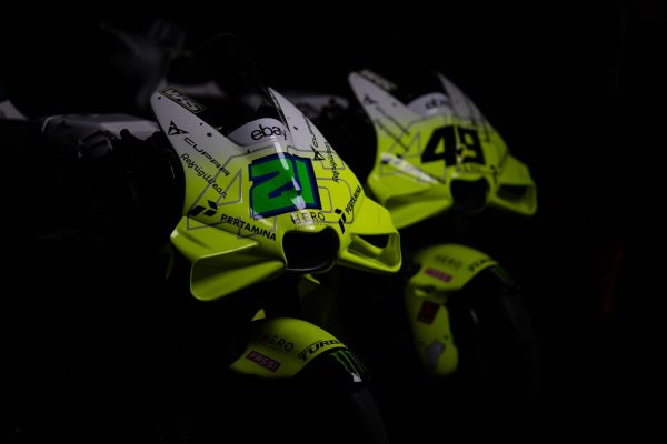 VR46 continue de voir la vie en fluo en 2025