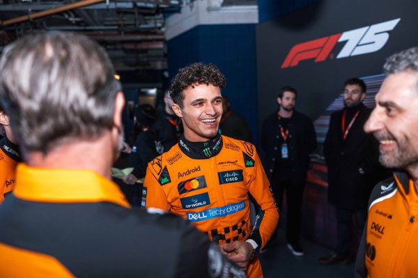 Pour Norris, McLaren n'a "aucune excuse" de ne pas viser les deux titres