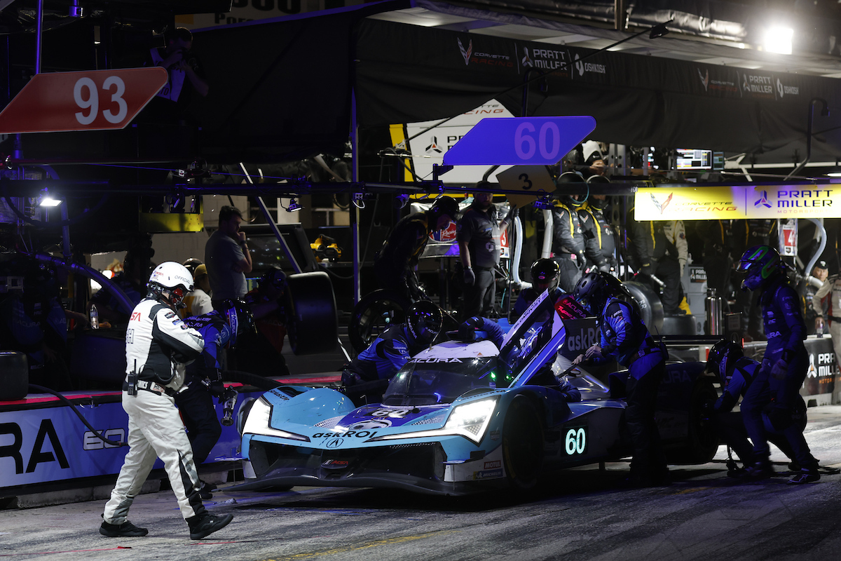 #60: Acura Meyer Shank Racing w/Curb Agajanian, Acura ARX-06, GTP: Tom Blomqvist, Colin Braun, Scott Dixon pit stop