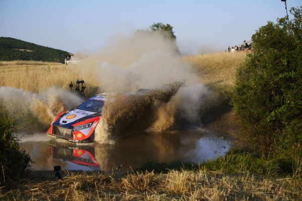 Acropole, ES10 : Tänak creuse l'écart en tête