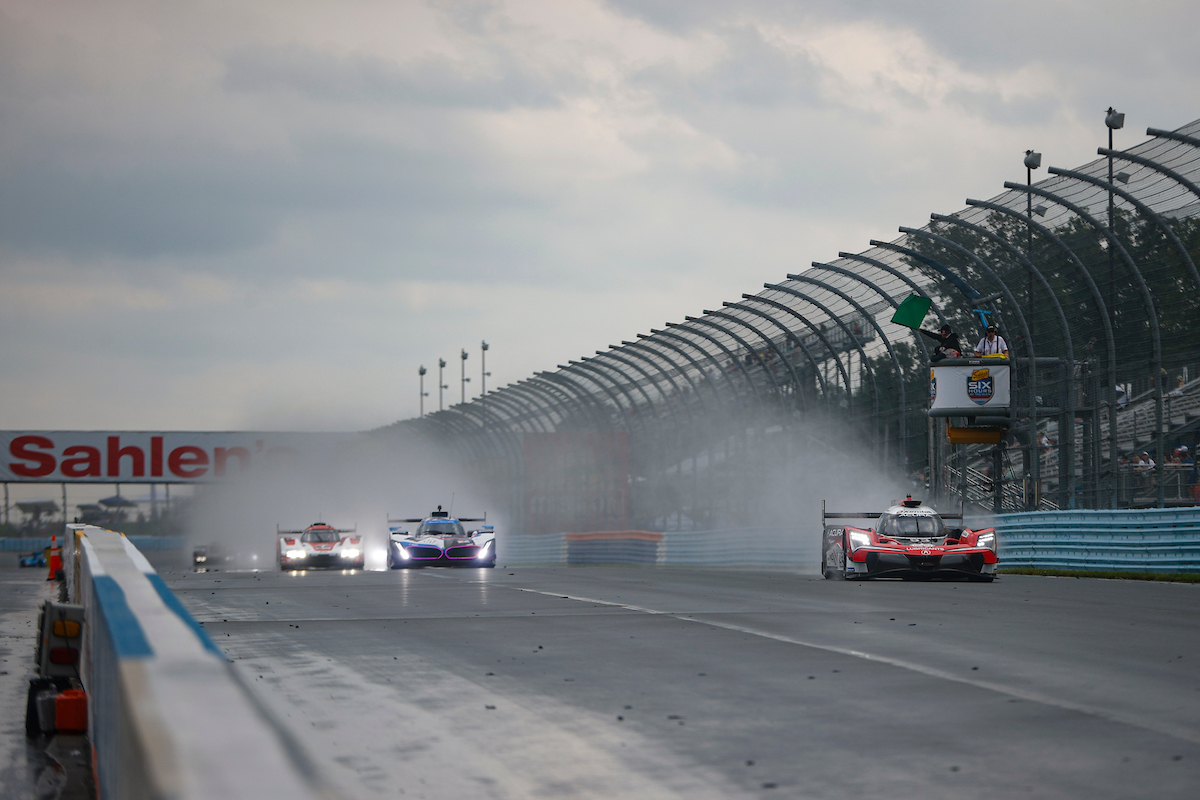 #93: Acura Meyer Shank Racing w/Curb Agajanian, Acura ARX-06, GTP: Renger van der Zande, Nick Yelloly, Kaku Ohta