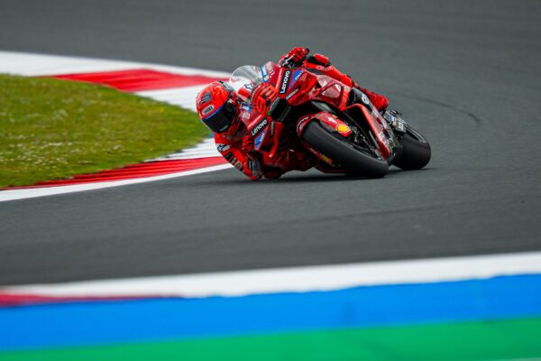 GP des Pays-Bas 2025, Course : Marc Márquez égale Giacomo Agostini