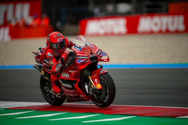GP des Pays-Bas 2025, Sprint : Marc Márquez devant son frère Alex Márquez