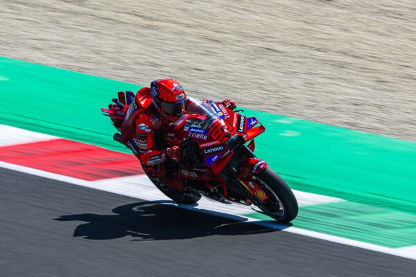 GP d'Italie 2025, Sprint : Marc Márquez devant son frère Alex