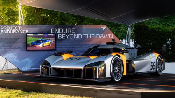 A Goodwood, McLaren offre une livrée à son Hypercar