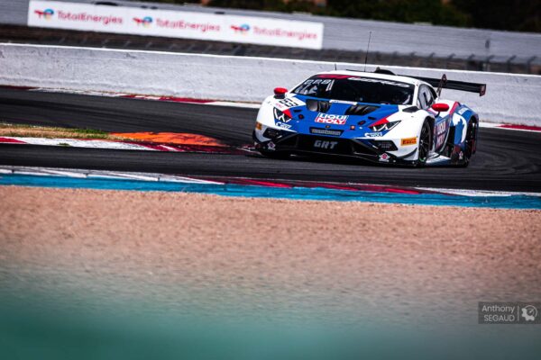 GT World, Magny-Cours - EL : Les 30 premiers dans la même seconde !