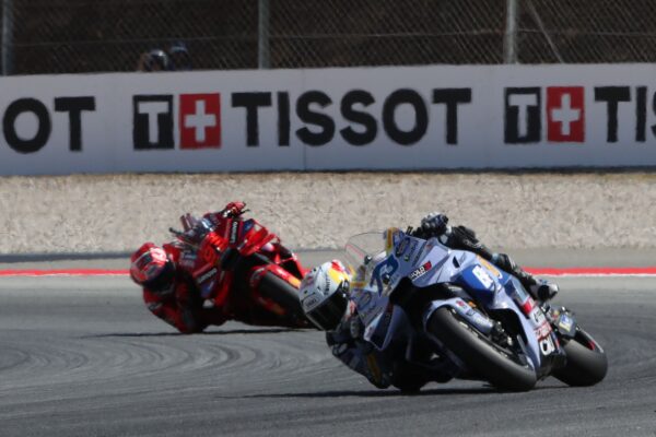 GP de Catalogne 2025, Course : Alex Márquez résiste à son frère Marc Márquez