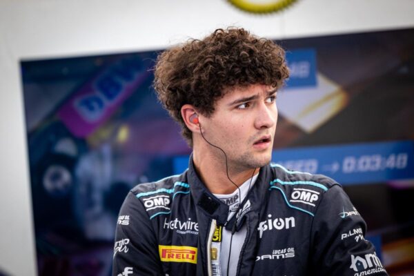 Jak Crawford réalise la pole position à Bakou en FIA F2