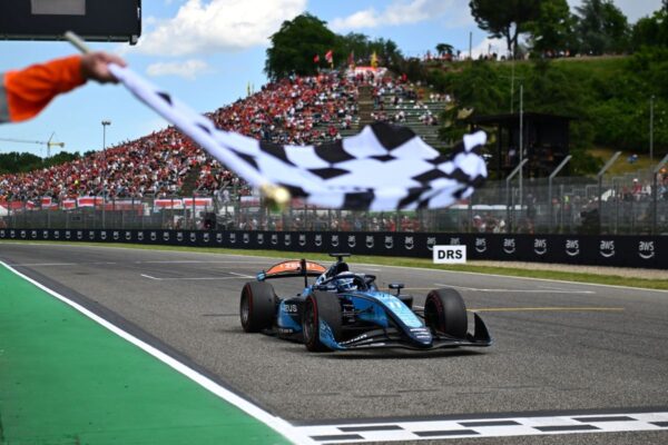 Dino Beganovic et Jak Crawford victorieux en FIA F2 à Bakou