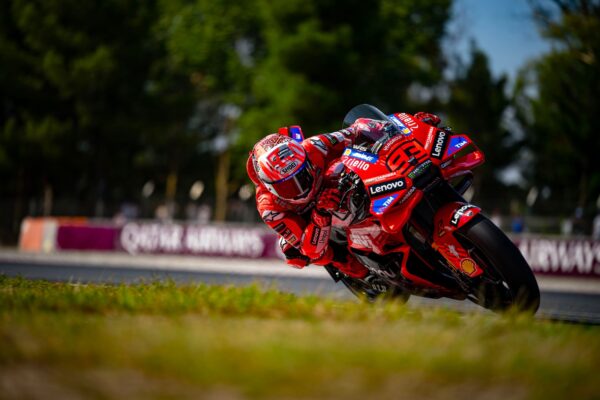 GP de Catalogne 2025, Sprint : Marc Márquez gagne, Fabio Quartararo sur le podium