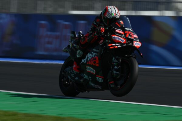 GP de Saint-Marin 2025, Sprint : Marco Bezzechi s'impose, Marc Márquez chute