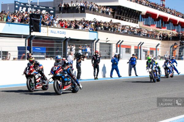 Bol d'Or 2025, H+1 : Bataille entre la Suzuki #1 et la Honda #5