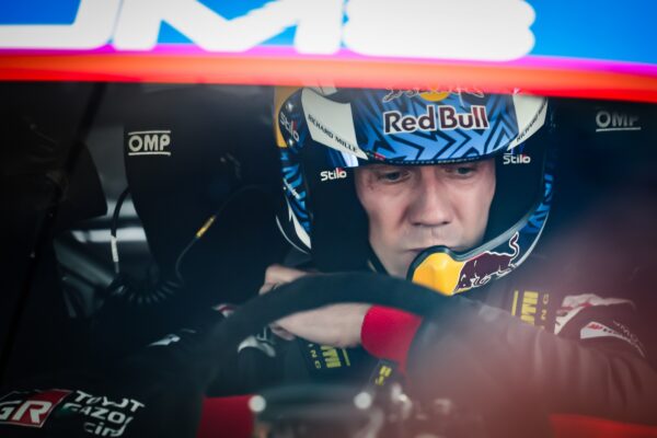 Europe Centrale, ES11 : Ogier tape un arbre, Rovanperä seul en tête
